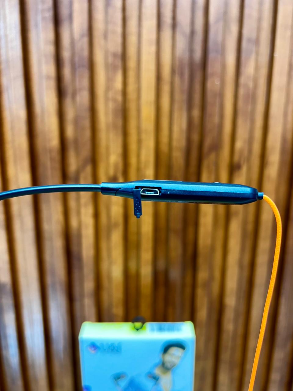U&i UINB-8343 Wireless Neckband